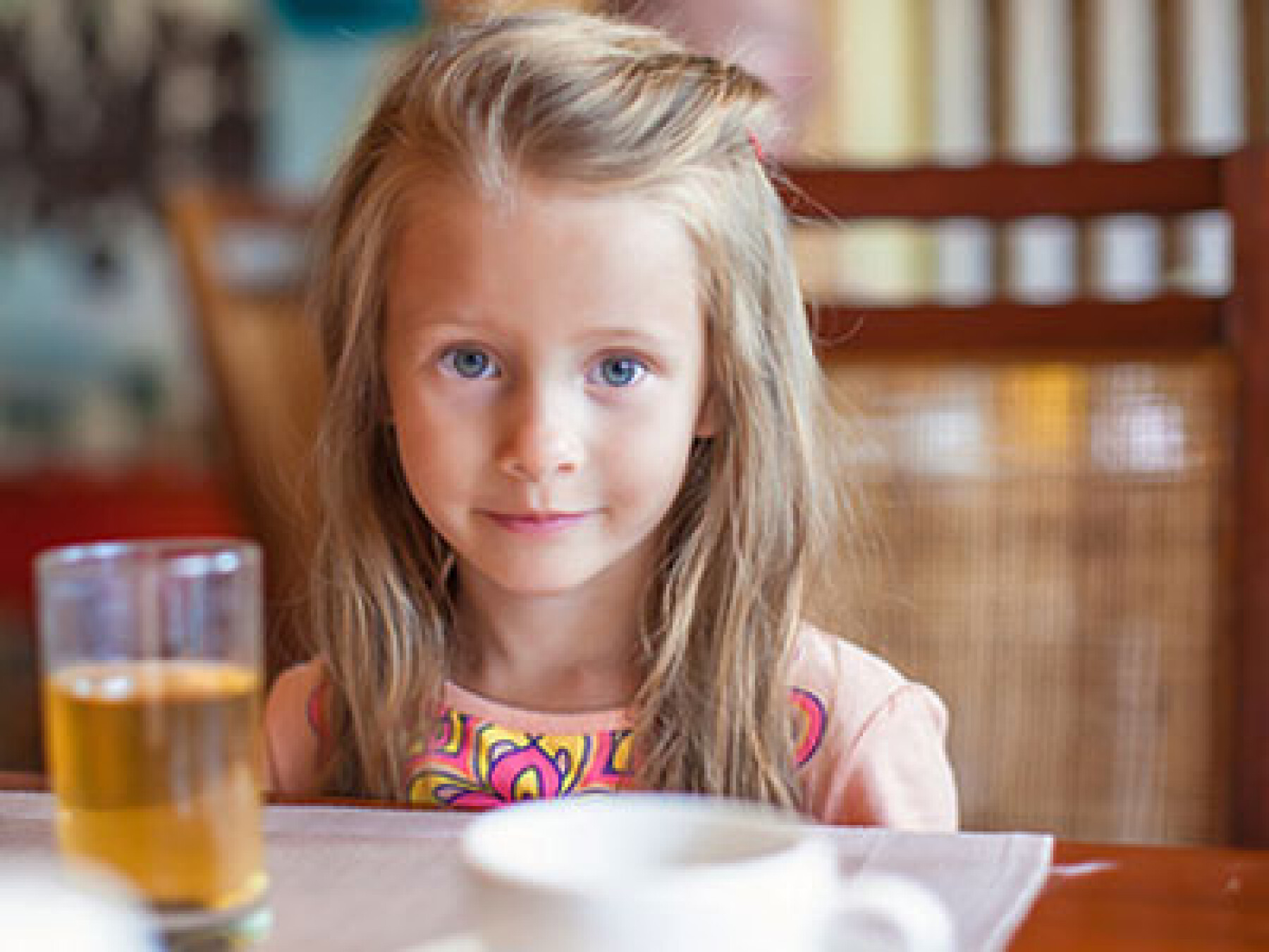 Au restaurant avec votre enfant : 5 conseils pour le faire patienter