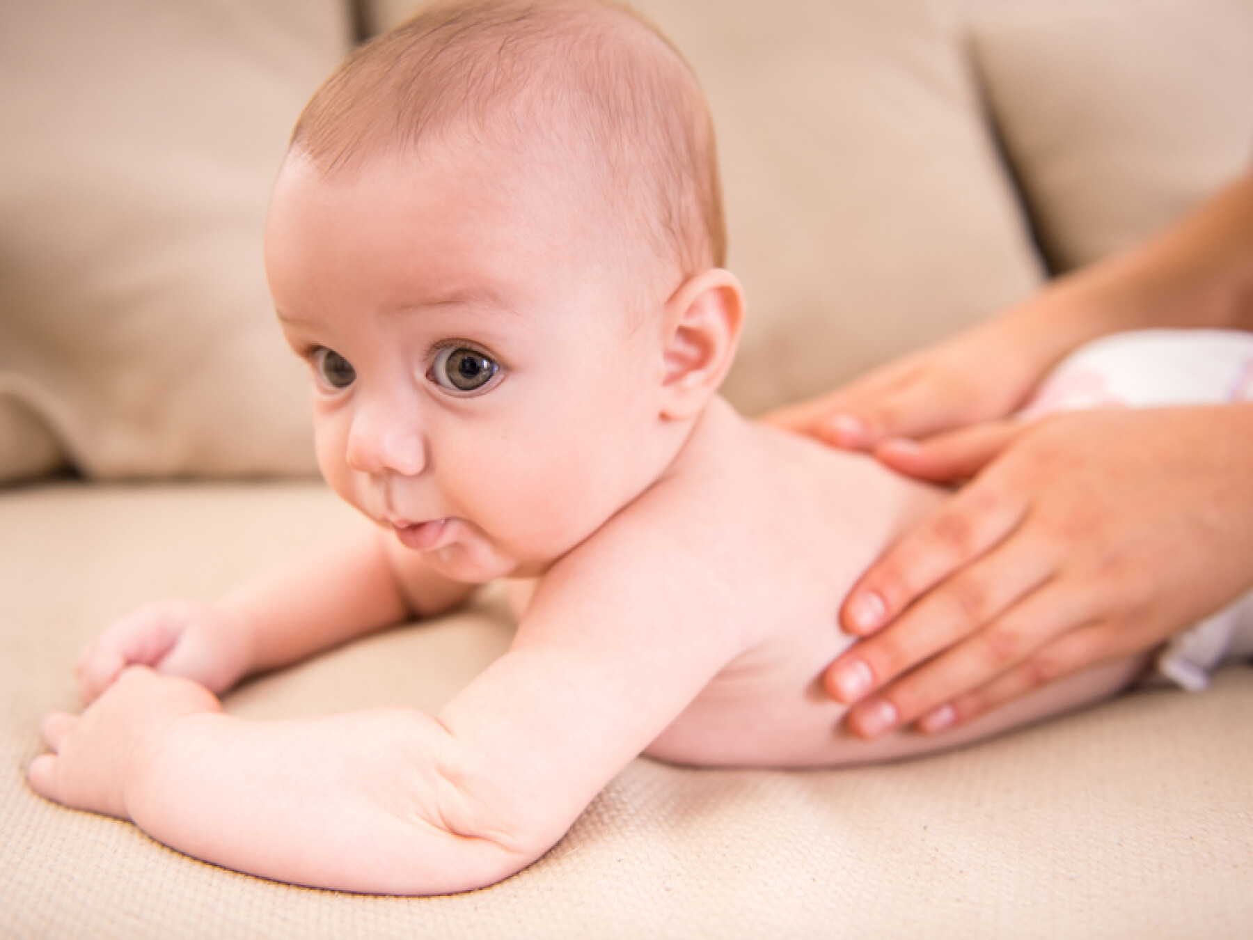 Rhume de bébé: 5 points à masser