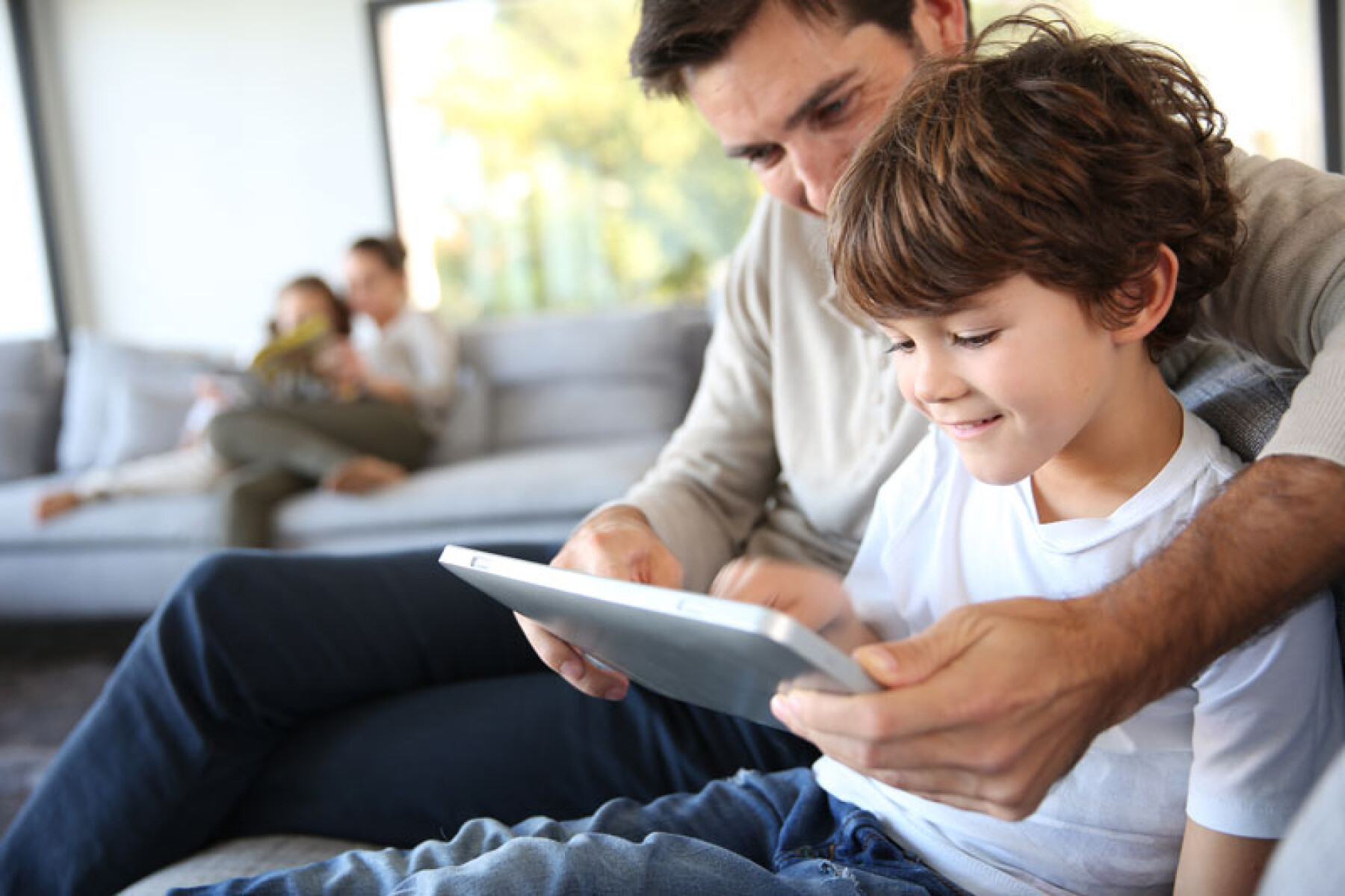 TCHAT - Temps d’écran, âge, règles familiales : comment gérer les écrans de nos enfants ? Appel à questions