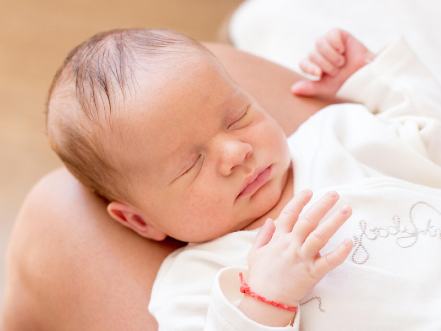 Que savez-vous de vos premières heures avec votre bébé ?
