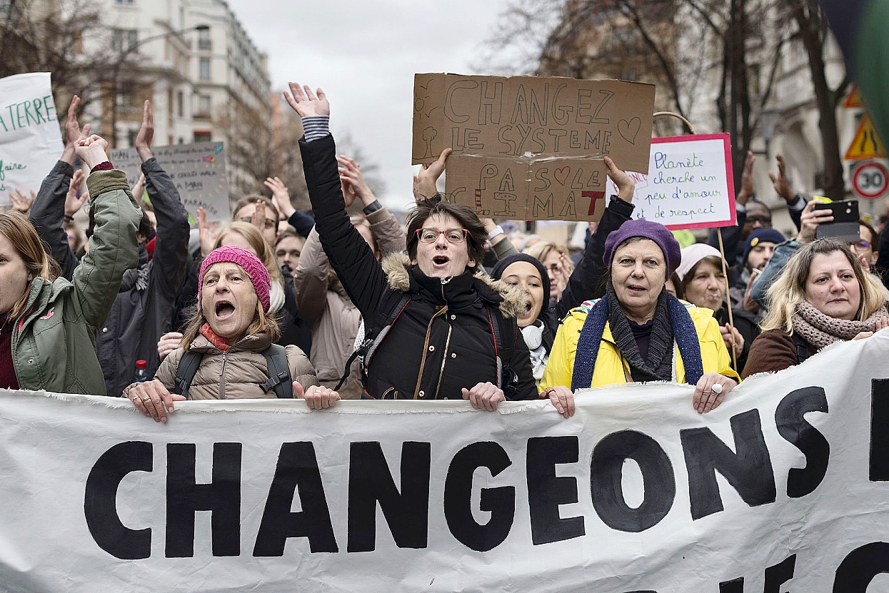 La marche pour le climat à Paris le 8 décembre 2018, alors qu’en même temps se déroulait une manifestation de gilets jaunes.